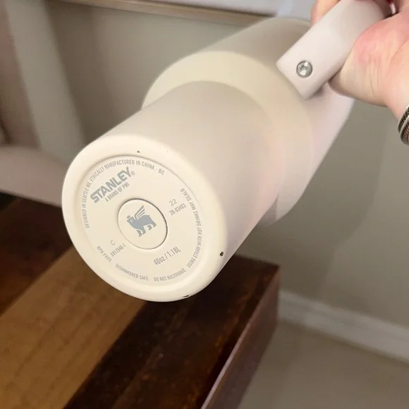 Stanley Soft Touch Cream Travel Tumbler with Handle 40 oz - Picture 5 of 6